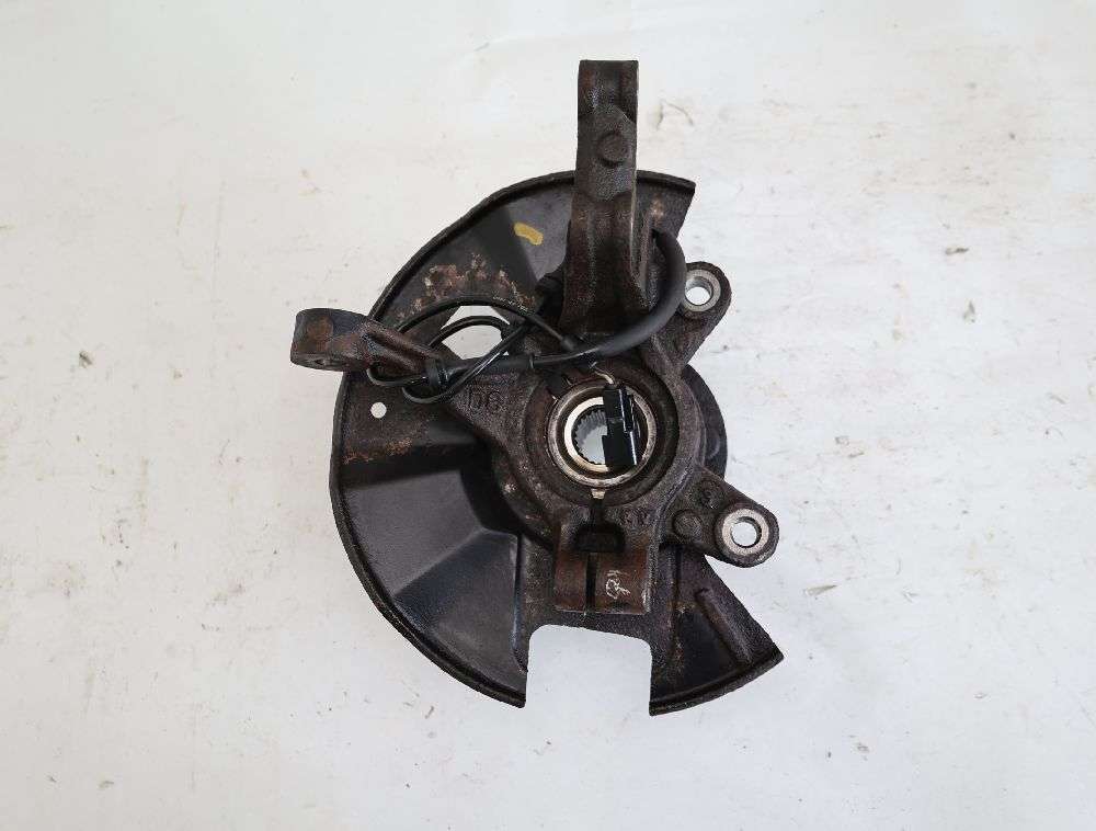 Achsschenkel vorn links Mazda 2 DE 1.3 62 KW 84 PS ABS Benzin 07 