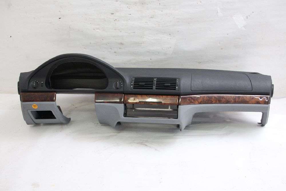 Armaturenbrett BMW 523i 5er E39 51457143393 51457141457 04/1997 